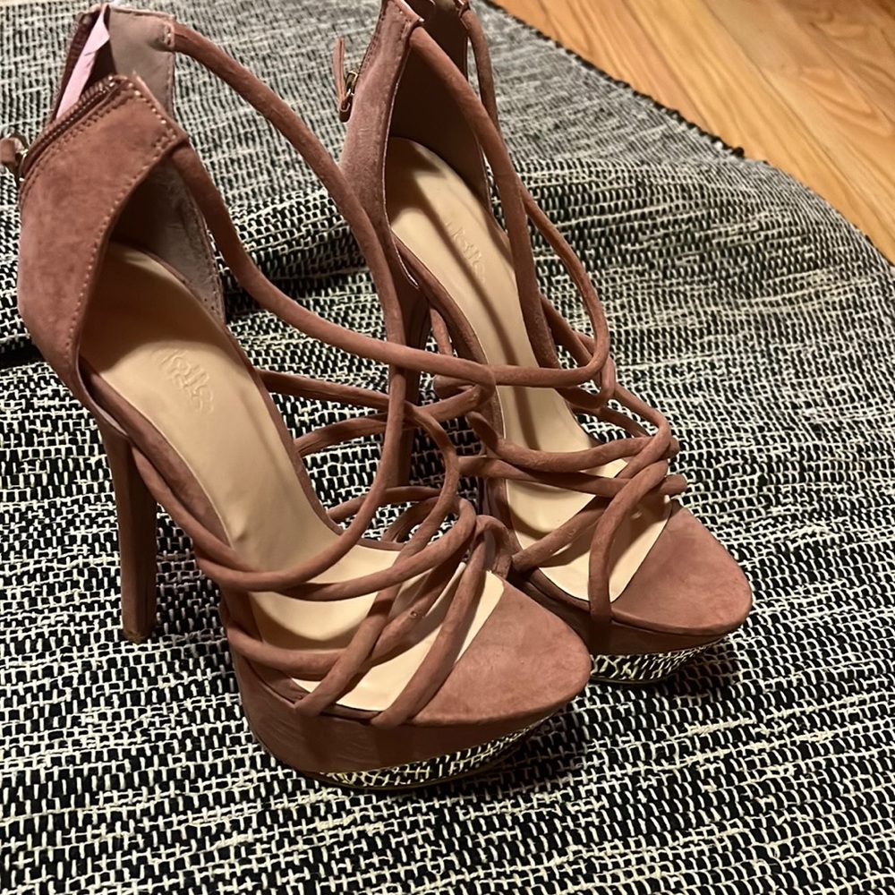 Brand new shoes no box size 7